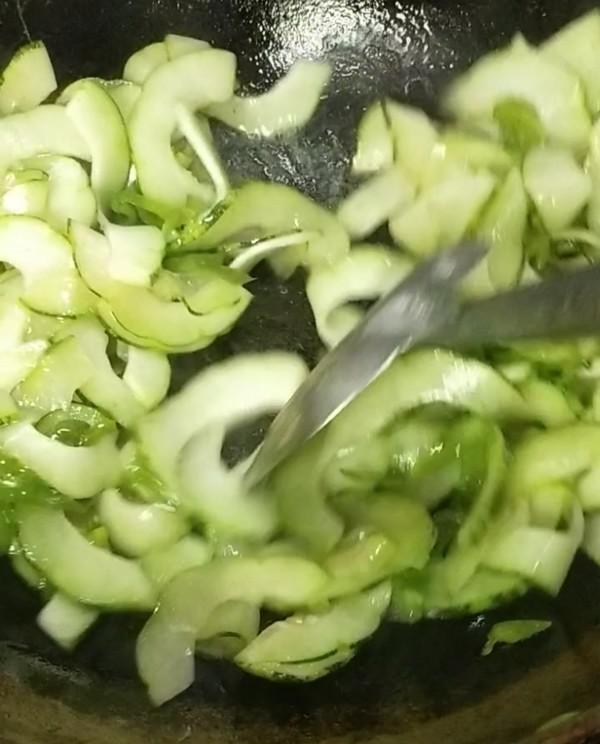 爆炒菜瓜的做法-咸鮮味炒菜譜-易網(wǎng)健康養(yǎng)生網(wǎng) 爆炒菜瓜的做法-咸鮮味炒菜譜