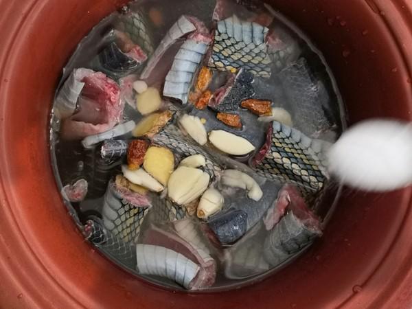 火腿肉燉烏梢蛇的做法-咸鮮味燉菜譜