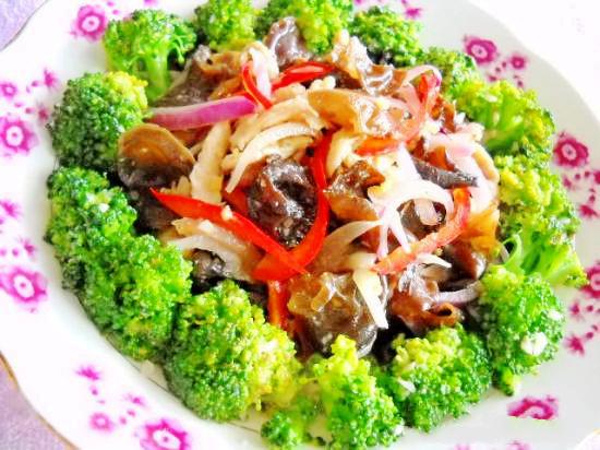 洋蔥雞絲西蘭花的做法-家常味炒菜譜