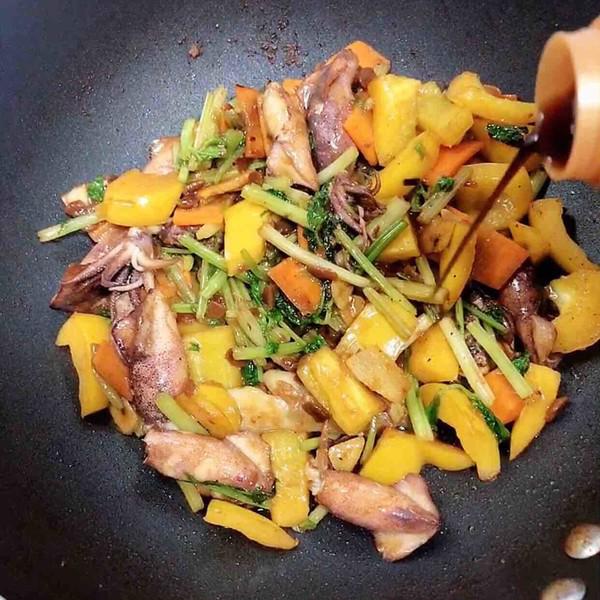 醬爆筆管魷魚（10分鐘快手菜）的做法-醬香味炒菜譜