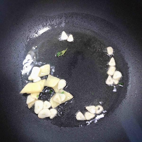 醬爆筆管魷魚（10分鐘快手菜）的做法-醬香味炒菜譜