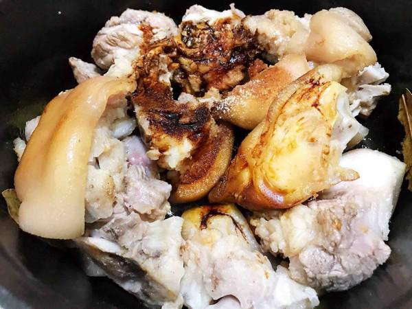 黃豆悶豬蹄的做法-家常味燒菜譜