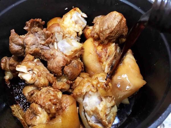 黃豆悶豬蹄的做法-家常味燒菜譜