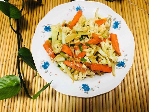 清炒花菜的做法-家常味炒菜譜