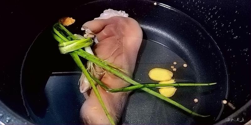 涼拌豬手的做法-麻辣味拌菜譜