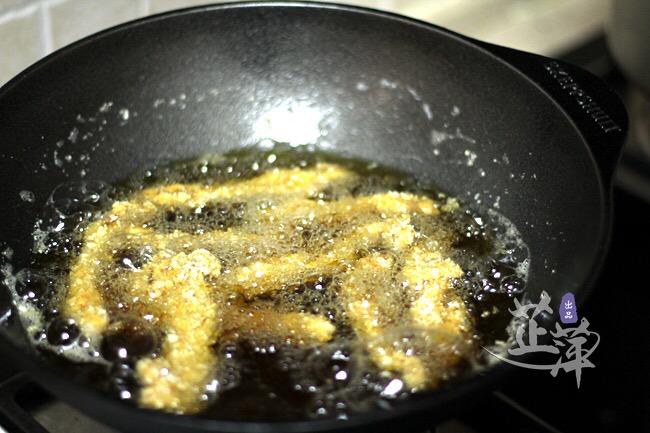 香酥鴨條的做法-香辣味炸菜譜