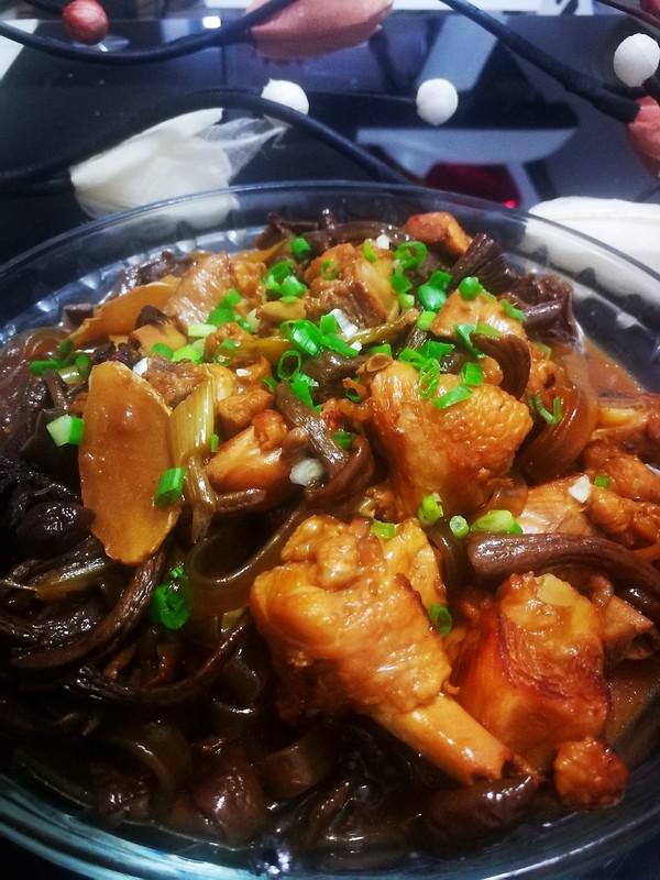 雞腿燉蘑菇的做法-家常味燉菜譜