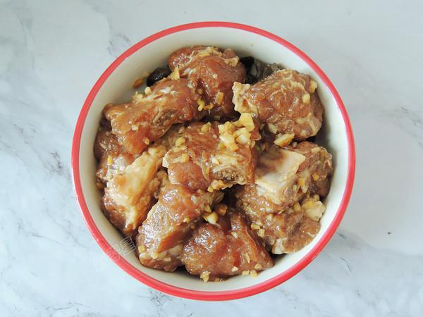 木耳蒸排骨的做法-家常味蒸菜譜