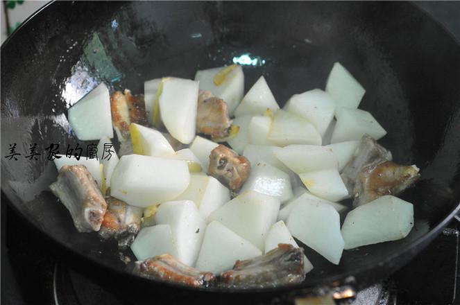 蘿卜腐竹燒排骨的做法-家常味燒菜譜