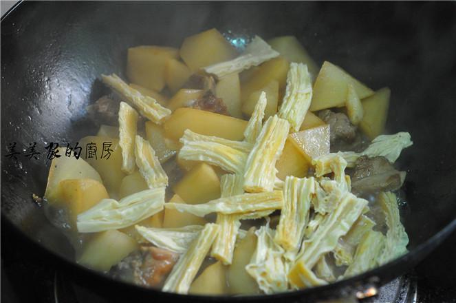 蘿卜腐竹燒排骨的做法-家常味燒菜譜