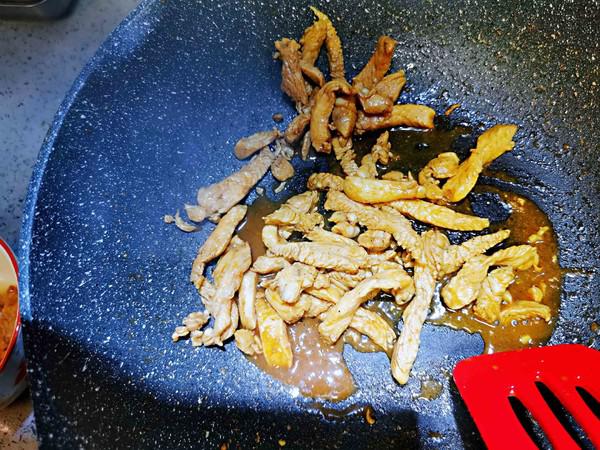 雞胸肉炒芹菜的做法-家常味炒菜譜