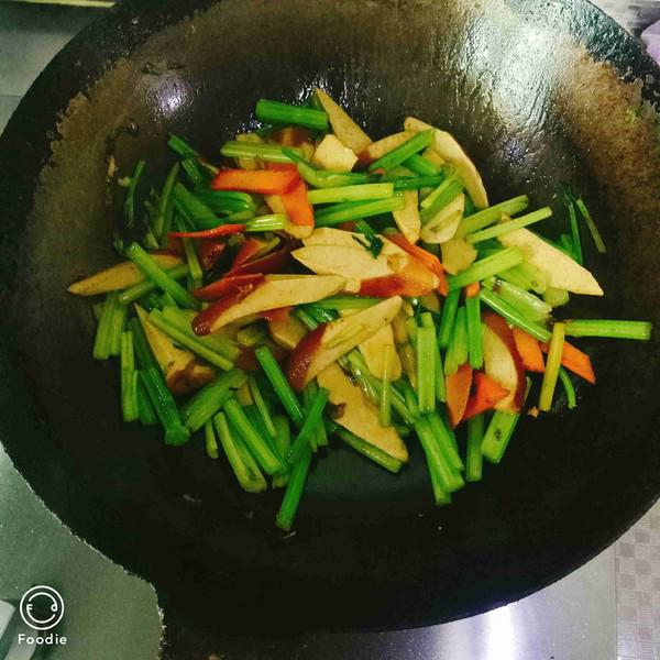 爆炒豆腐干的做法-家常味爆菜譜