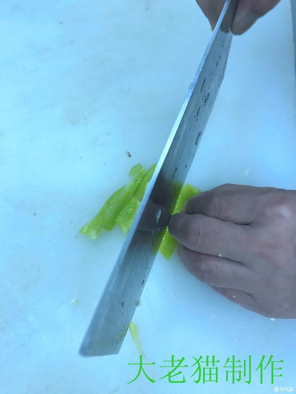 火爆牛心菜的做法-香辣味爆菜譜