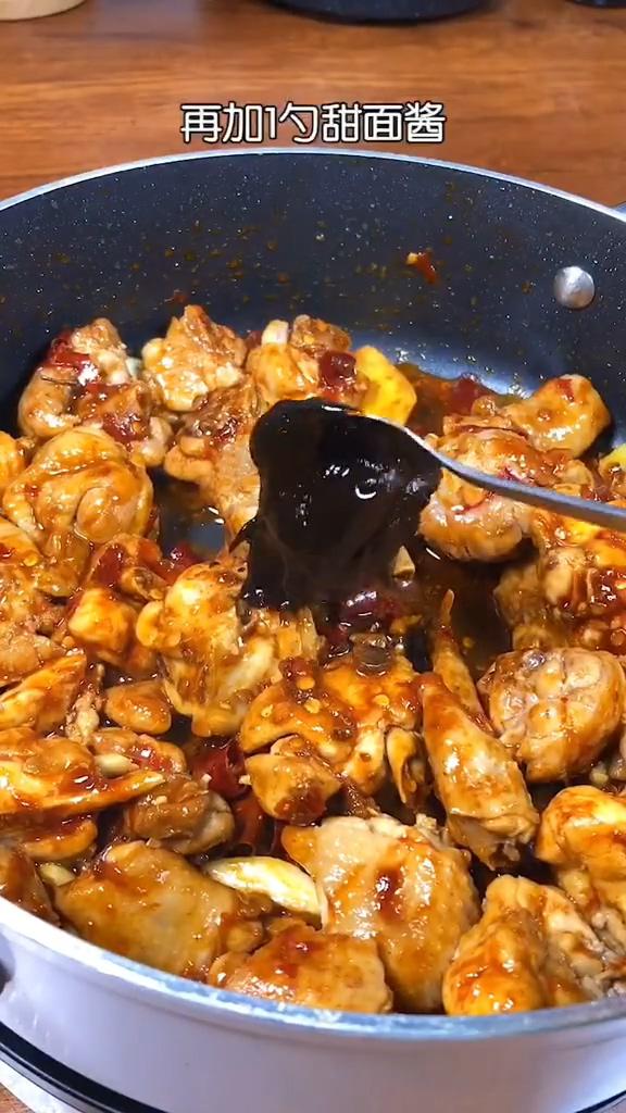 雞公煲的做法-咸鮮味燉菜譜-易網健康養生網 雞公煲的做法-咸鮮味燉菜譜