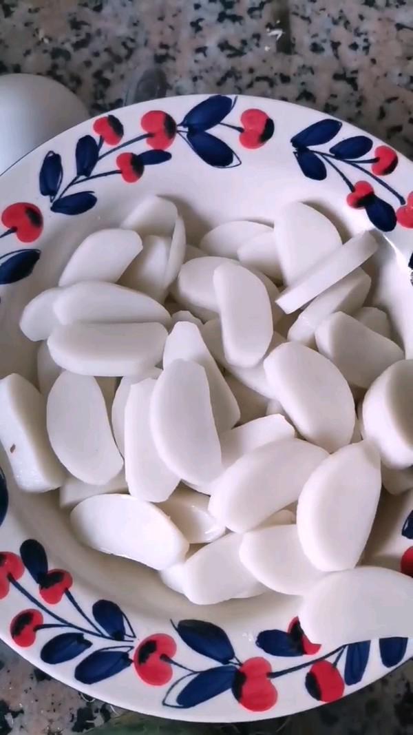 卷心菜炒年糕的做法-家常味炒菜譜