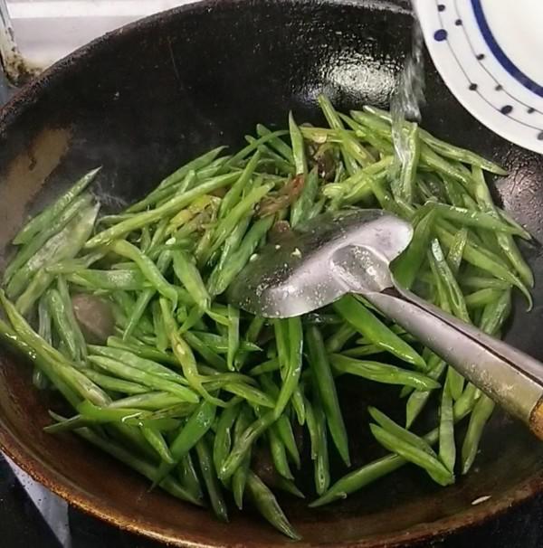 臘腸炒四季豆的做法-咸鮮味炒菜譜