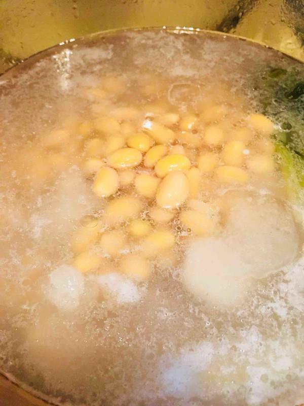 黃豆燉豬腳湯的做法-家常味燉菜譜