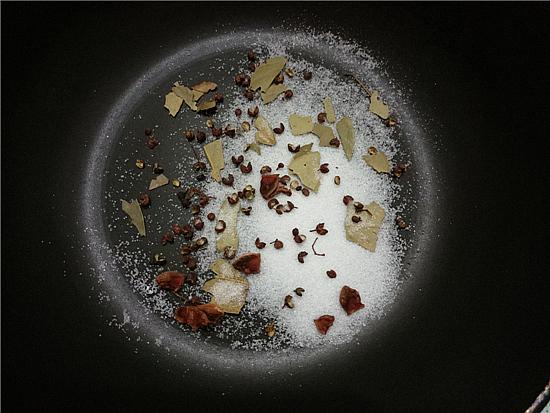 香辣鹵鴨翅（海帶鹵蛋）的做法-香辣味鹵菜譜