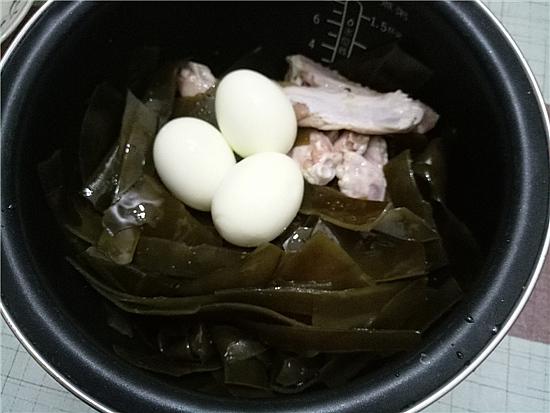 香辣鹵鴨翅（海帶鹵蛋）的做法-香辣味鹵菜譜