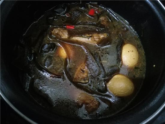 香辣鹵鴨翅（海帶鹵蛋）的做法-香辣味鹵菜譜