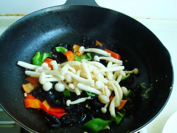 白玉菇木耳炒雞蛋的做法-咸鮮味炒菜譜-易網健康養生網 白玉菇木耳炒雞蛋的做法-咸鮮味炒菜譜