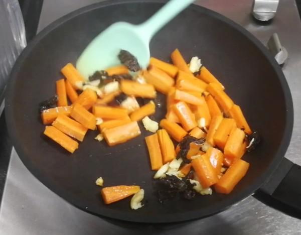 紫蘇燜鴨的做法-家常味燜菜譜