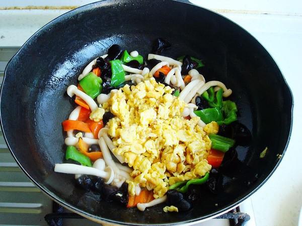 白玉菇木耳炒雞蛋的做法-咸鮮味炒菜譜-易網健康養生網 白玉菇木耳炒雞蛋的做法-咸鮮味炒菜譜