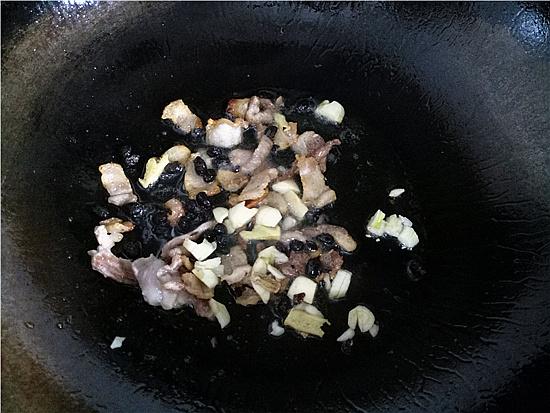 家鄉(xiāng)豆腐的做法-咸鮮味炒菜譜