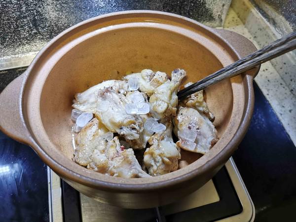 紅燒雞翅和雞腿的做法-香辣味燉菜譜-易網健康養生網 紅燒雞翅和雞腿的做法-香辣味燉菜譜