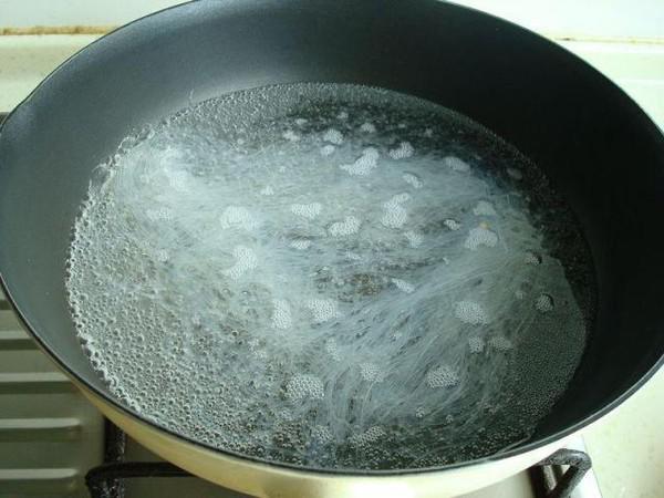 雞蛋粉絲炒綠豆芽的做法-家常味炒菜譜