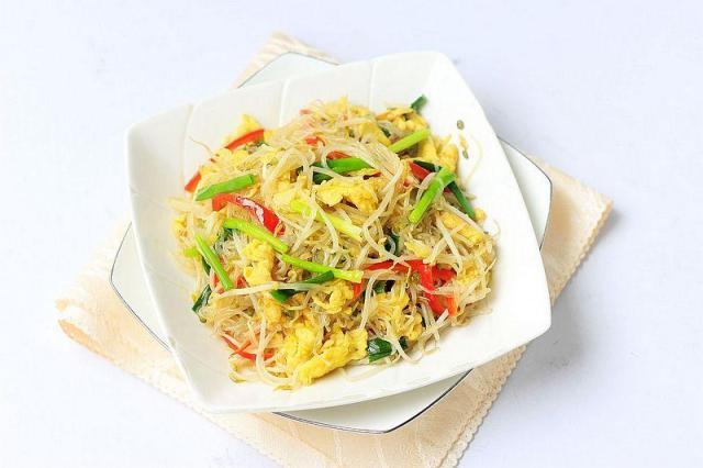 雞蛋粉絲炒綠豆芽的做法-家常味炒菜譜