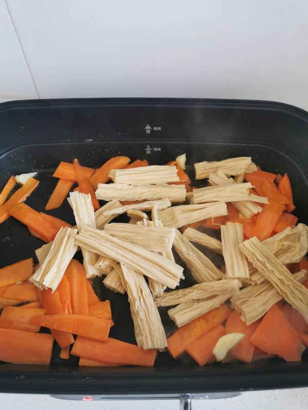 胡蘿卜炒腐竹的做法-家常味炒菜譜-易網(wǎng)健康養(yǎng)生網(wǎng) 胡蘿卜炒腐竹的做法-家常味炒菜譜