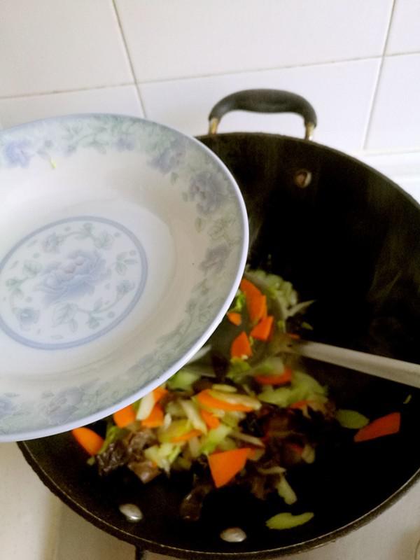 胡蘿卜炒黑木耳的做法-家常味炒菜譜