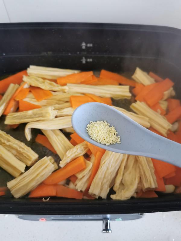 胡蘿卜炒腐竹的做法-家常味炒菜譜-易網(wǎng)健康養(yǎng)生網(wǎng) 胡蘿卜炒腐竹的做法-家常味炒菜譜