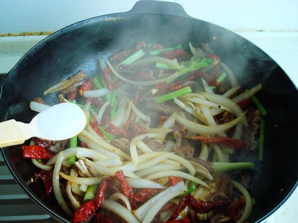 辣皮子滾牛腸的做法-香辣味炒菜譜