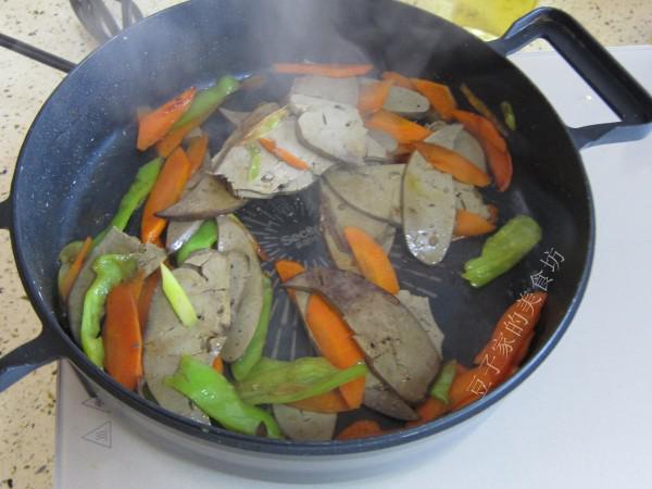 溜炒羊肝的做法-家常味炒菜譜