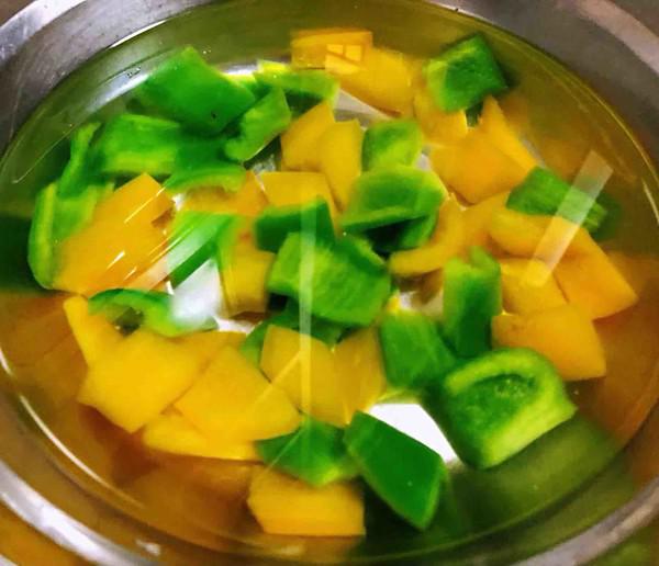 彩椒辣醬炒花螺的做法-香辣味炒菜譜