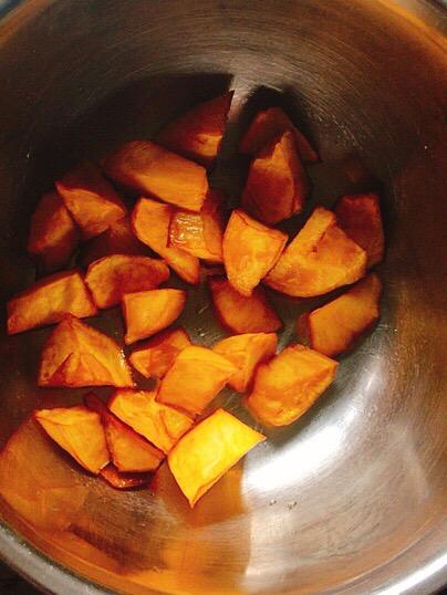 拔絲地瓜的做法-甜味炸菜譜