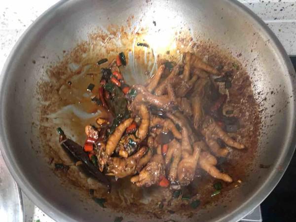 紅燒雞爪的做法-家常味燒菜譜