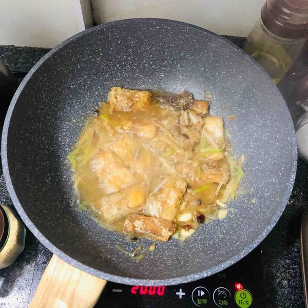 紅燒帶魚的做法-香辣味燒菜譜