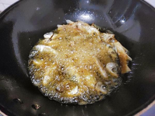 香酥鯽魚仔的做法-香辣味炸菜譜