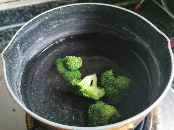 蒜蓉粉絲蒸扇貝的做法-咸鮮味蒸菜譜