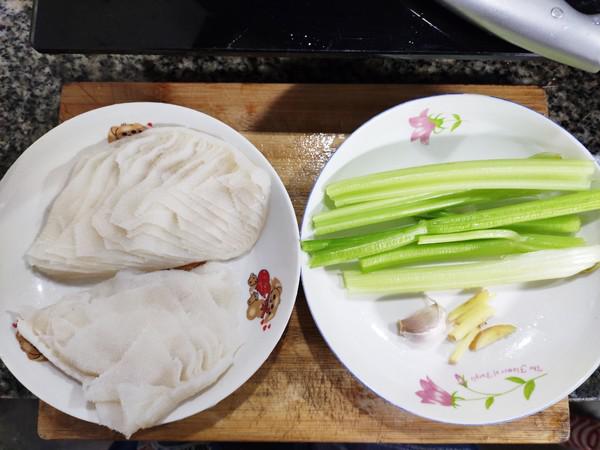 西芹涼拌牛百葉的做法-家常味拌菜譜