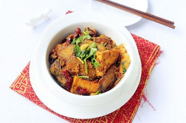 帶魚燉豆腐的做法-家常味燉菜譜