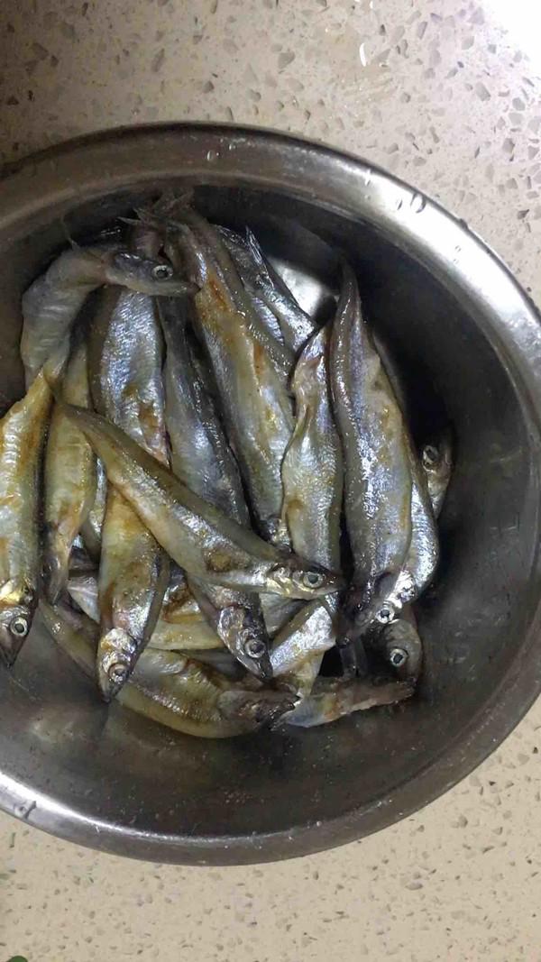 香酥多春魚的做法-家常味炸菜譜