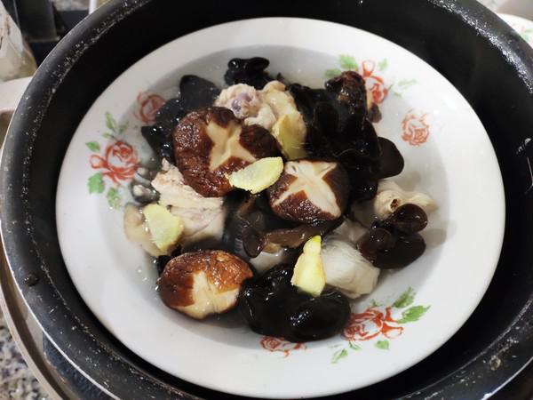 香菇木耳蒸雞的做法-咸鮮味蒸菜譜