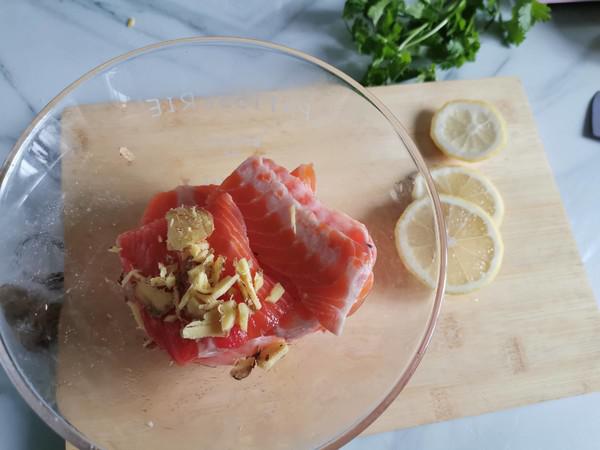 炸三文魚排的做法-咸鮮味炸菜譜