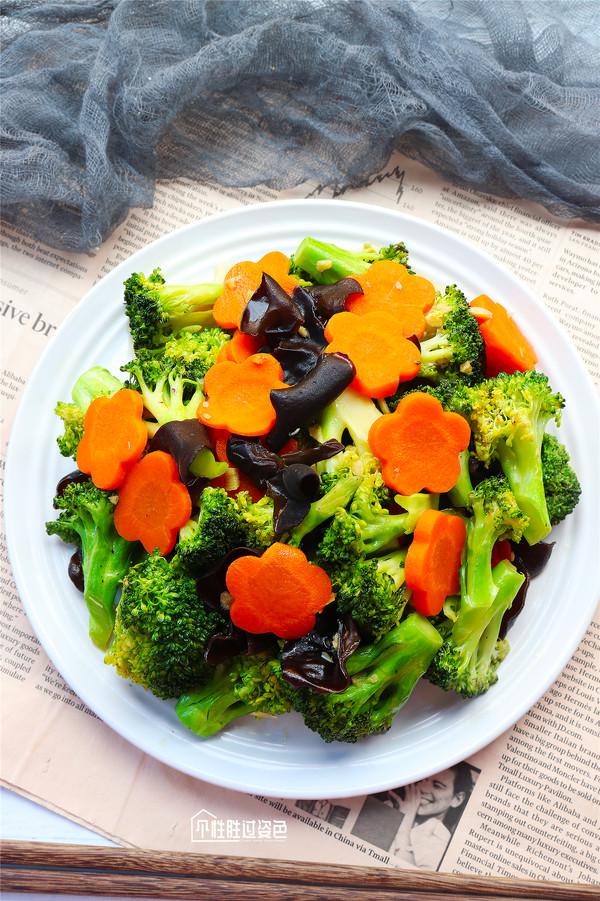 西藍(lán)花炒木耳的做法-家常味炒菜譜