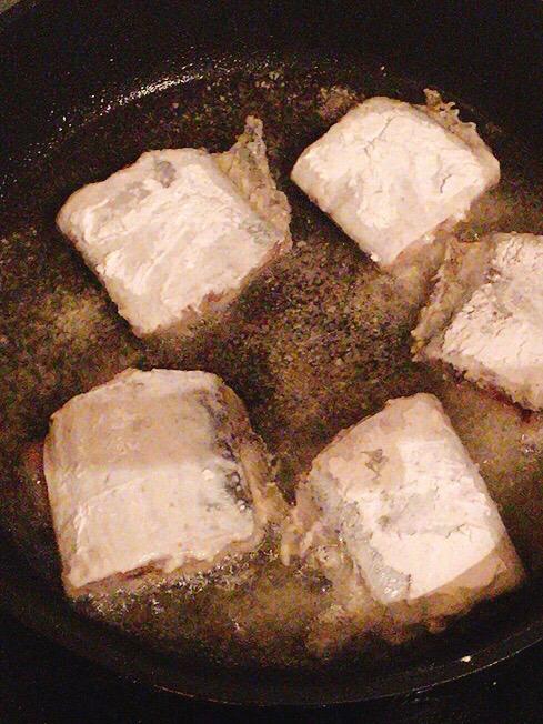 煎帶魚的做法-咸鮮味煎菜譜