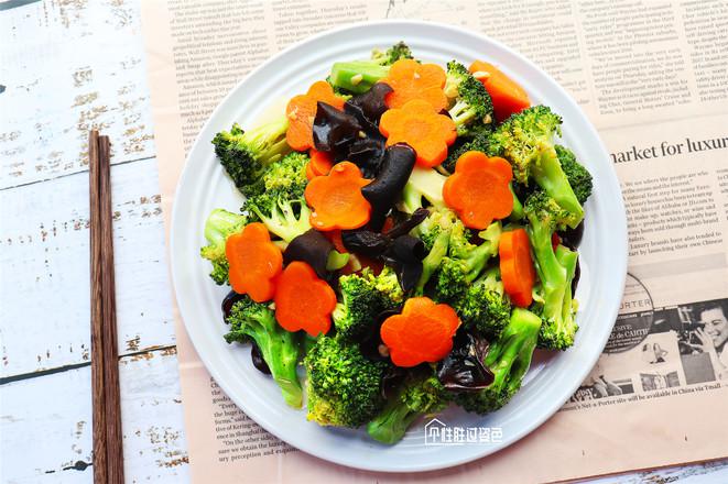 西藍(lán)花炒木耳的做法-家常味炒菜譜